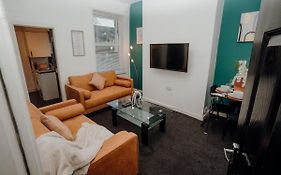 Entire 4 Bed House - Monthly Discount - By Centre